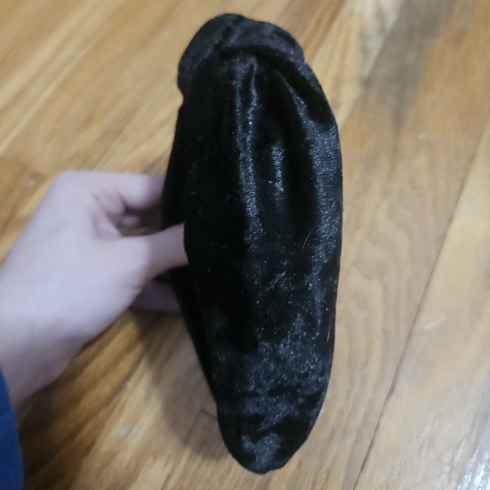 Black velour knotted headband from Victoria's Secret - Picture 4 of 7